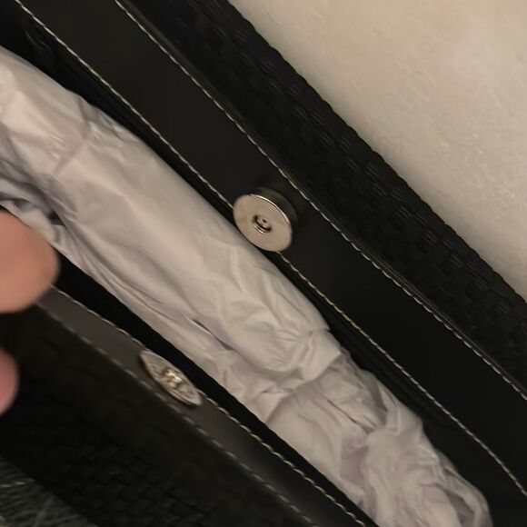 The Sak Elegant Black Woven Shoulder Bag - Picture 5 of 7